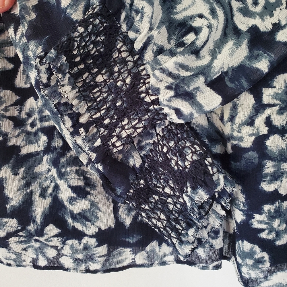 J. CREW XS Shaded Floral Crinkle Chiffon Smocked Top Navy LS Mock Neck Office - Picture 6 of 15